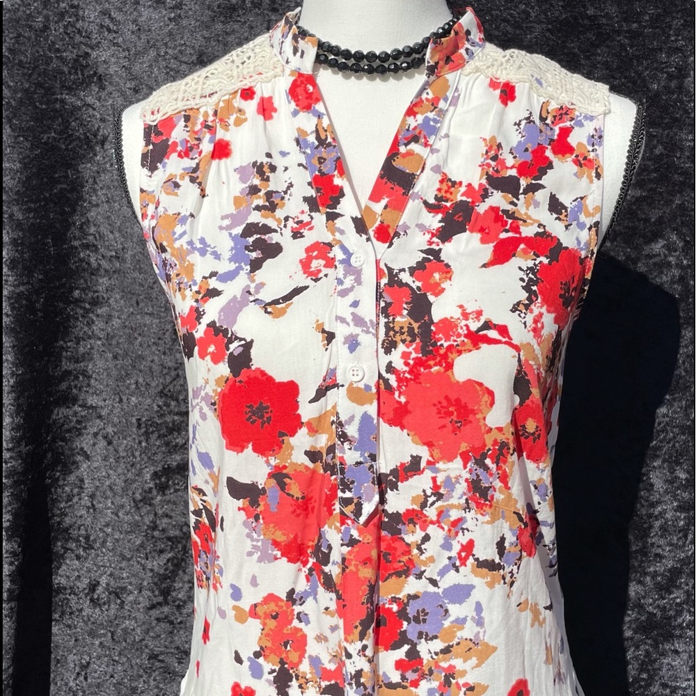 Flowery summer top - Picture 1 of 5